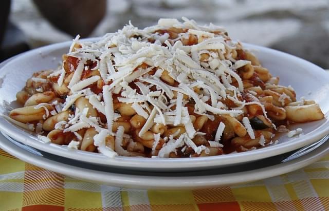 cavatelli pomodoro ricotta salata e melanzane