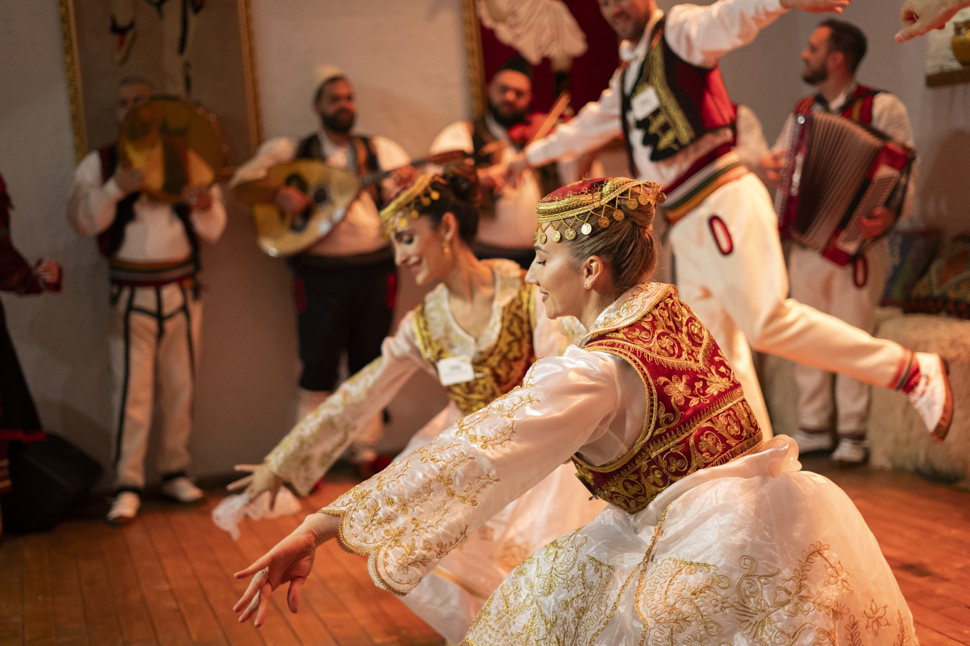 cena con danza tradizionale albania