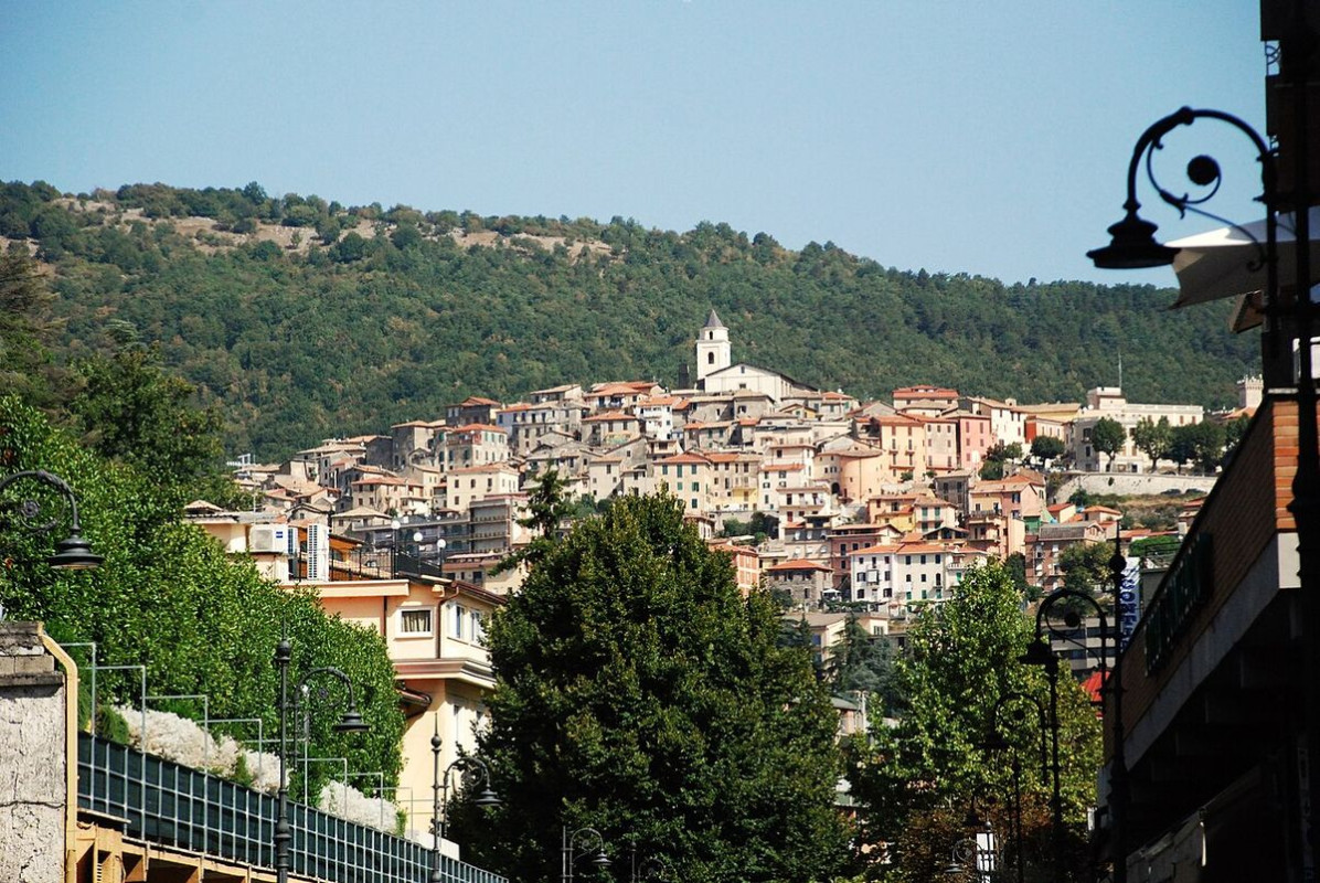 centro storico fiuggi citta piazza trento - foto di camelia.boban