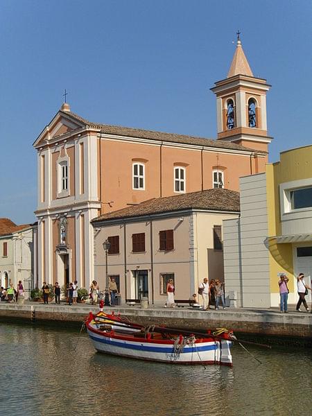 cesenatico chiesa sul canale