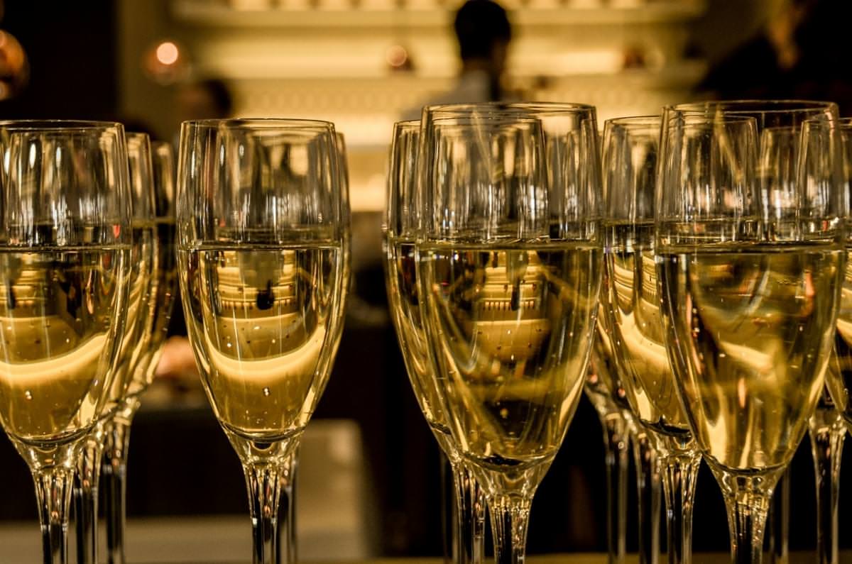 champagne occhiali di lusso festivo