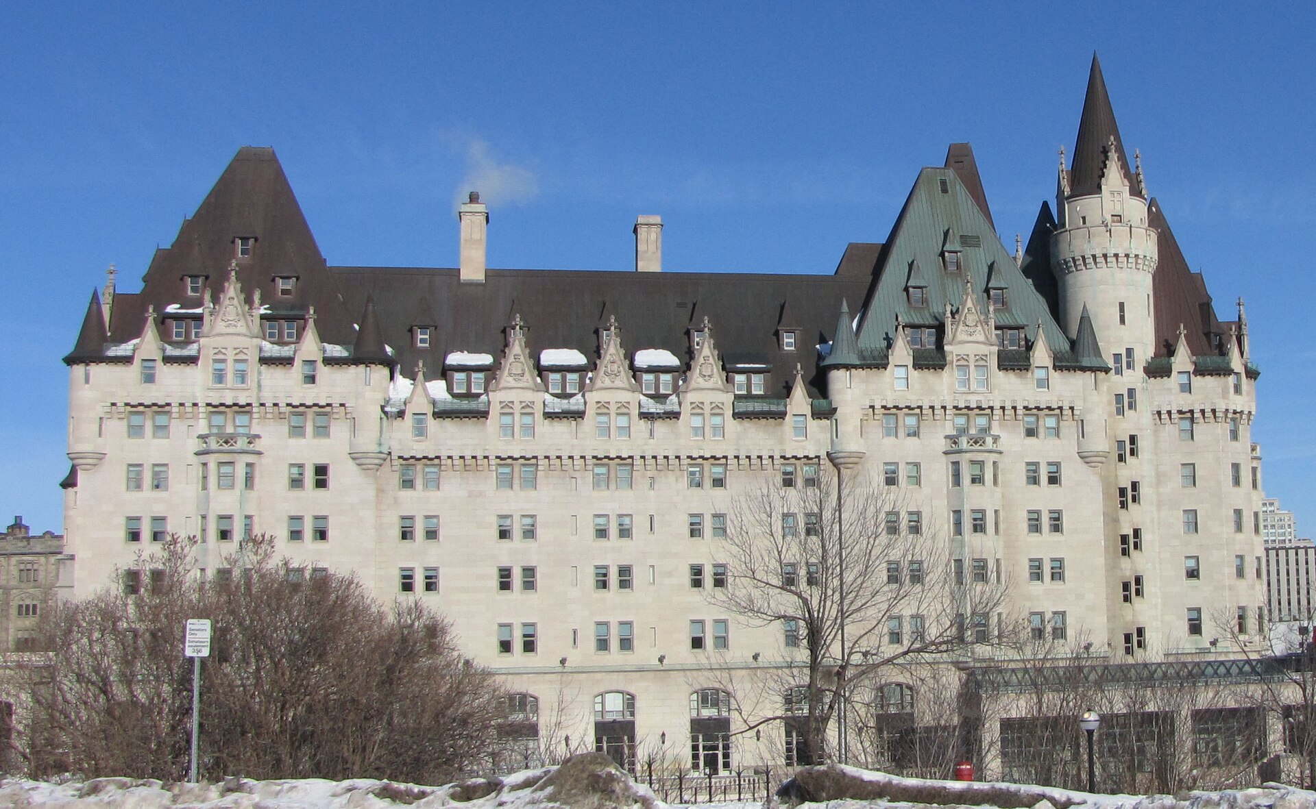 chateaulaurierfromparliamenthill