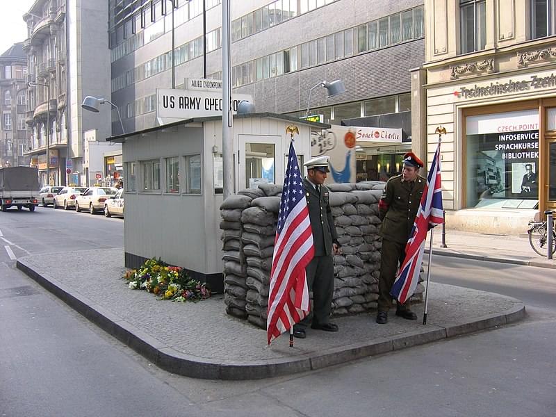 checkpoint charlie berlino