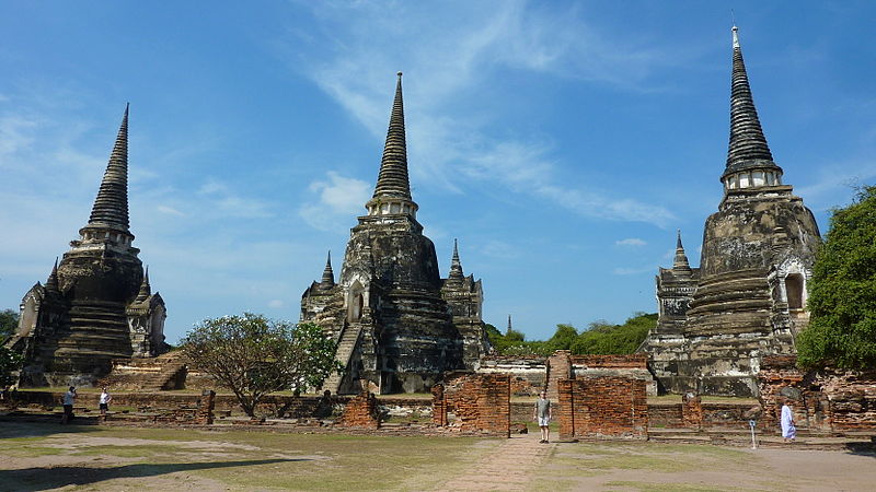 chedis of wat phra sri sanphet