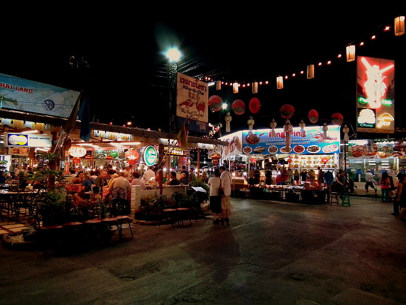 chiang mai night bazaar 1