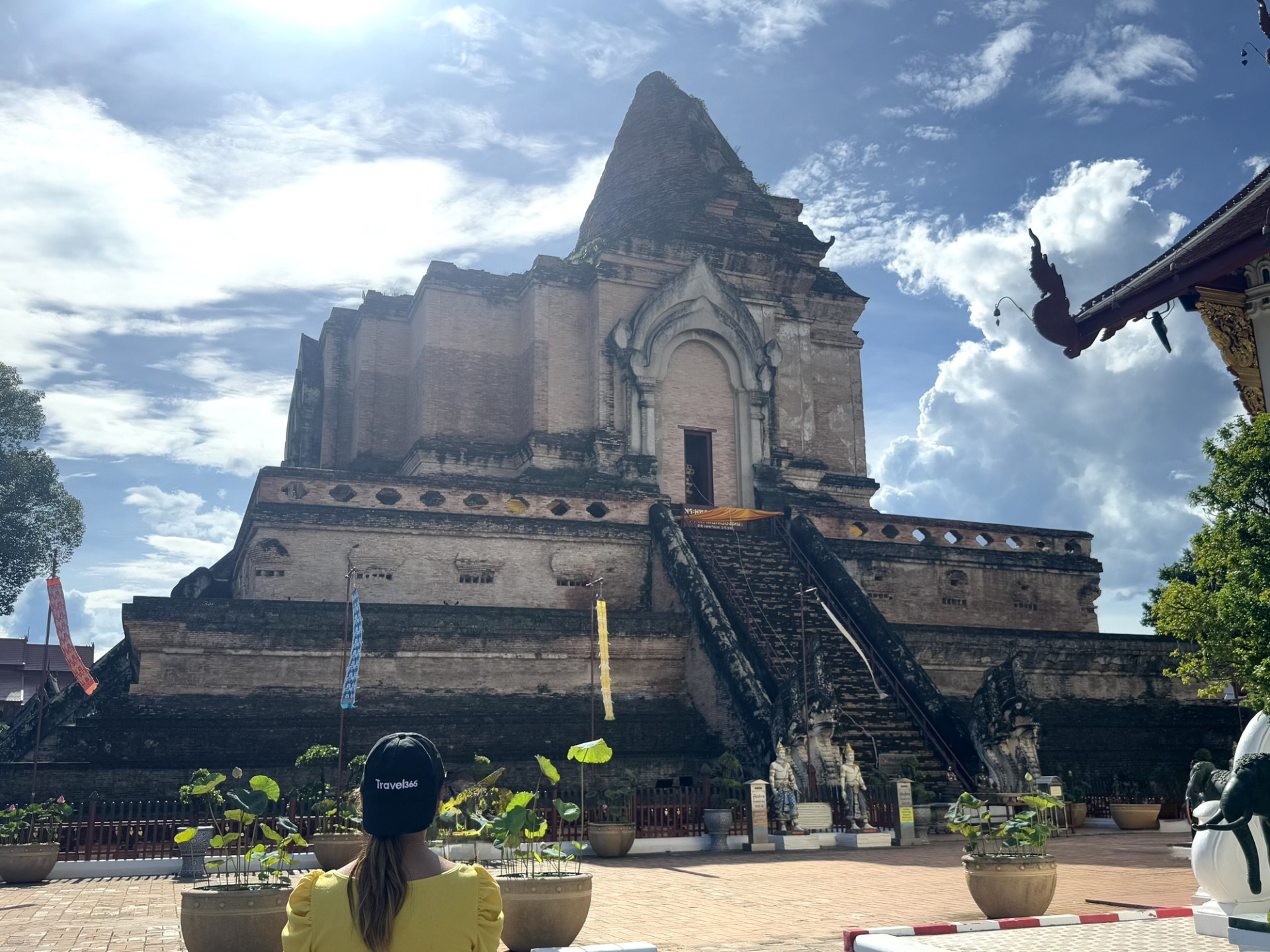 chiang mai wat chedi luana