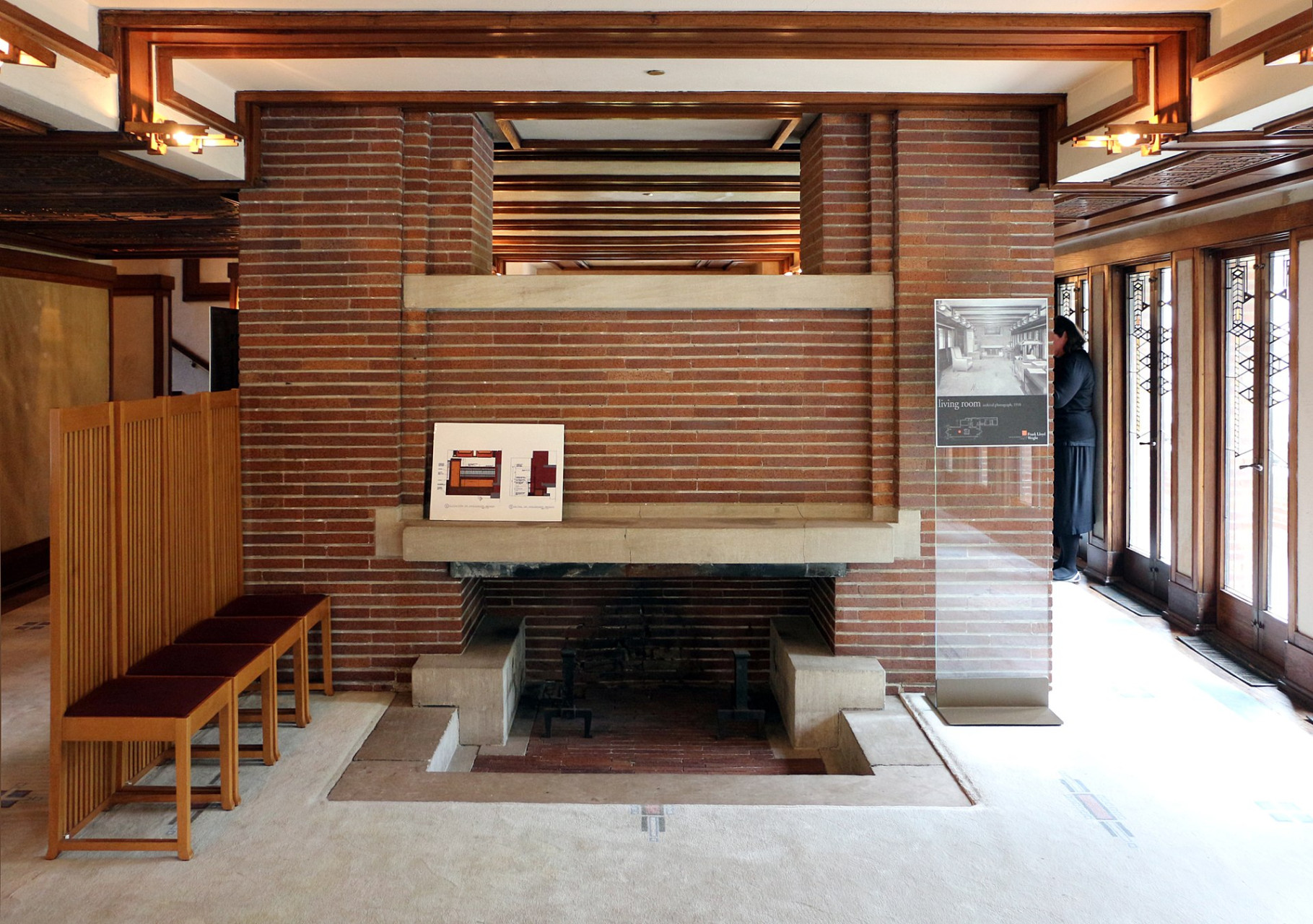 Dettagli delle finestre in vetro piombato e linee orizzontali della Robie House.