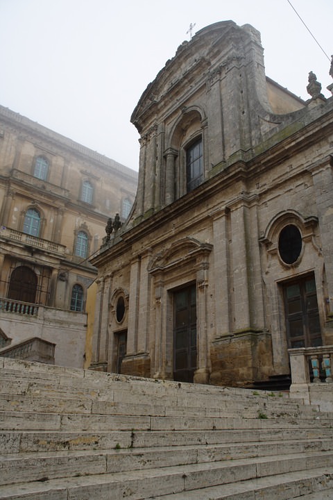 /foto/chiesa santa maria del monte caltagirone