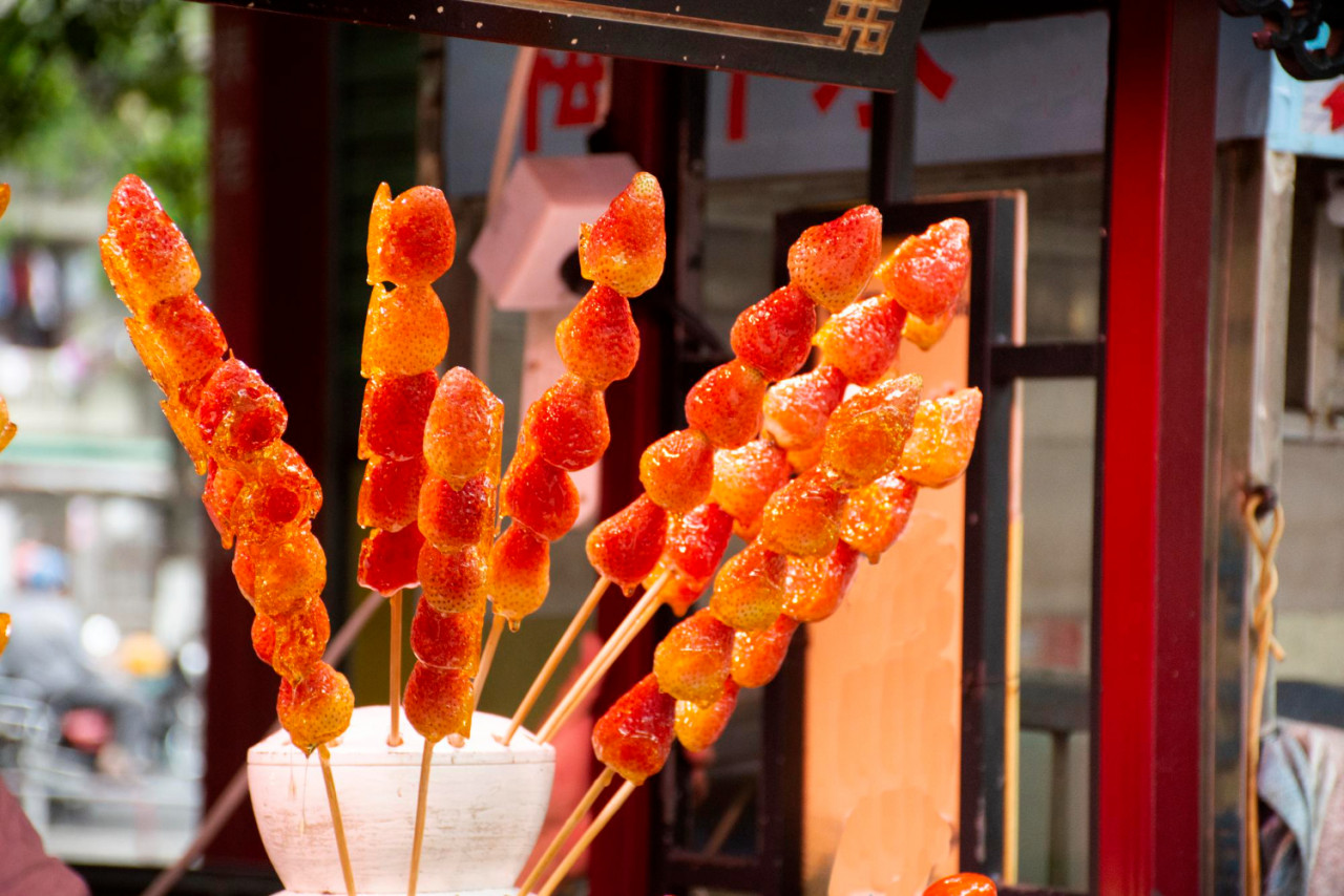 chinese people foreigner travelers select buy dessert fruit coating sugar local shop night street market shantou swatow may 7 2018 chaozhou china