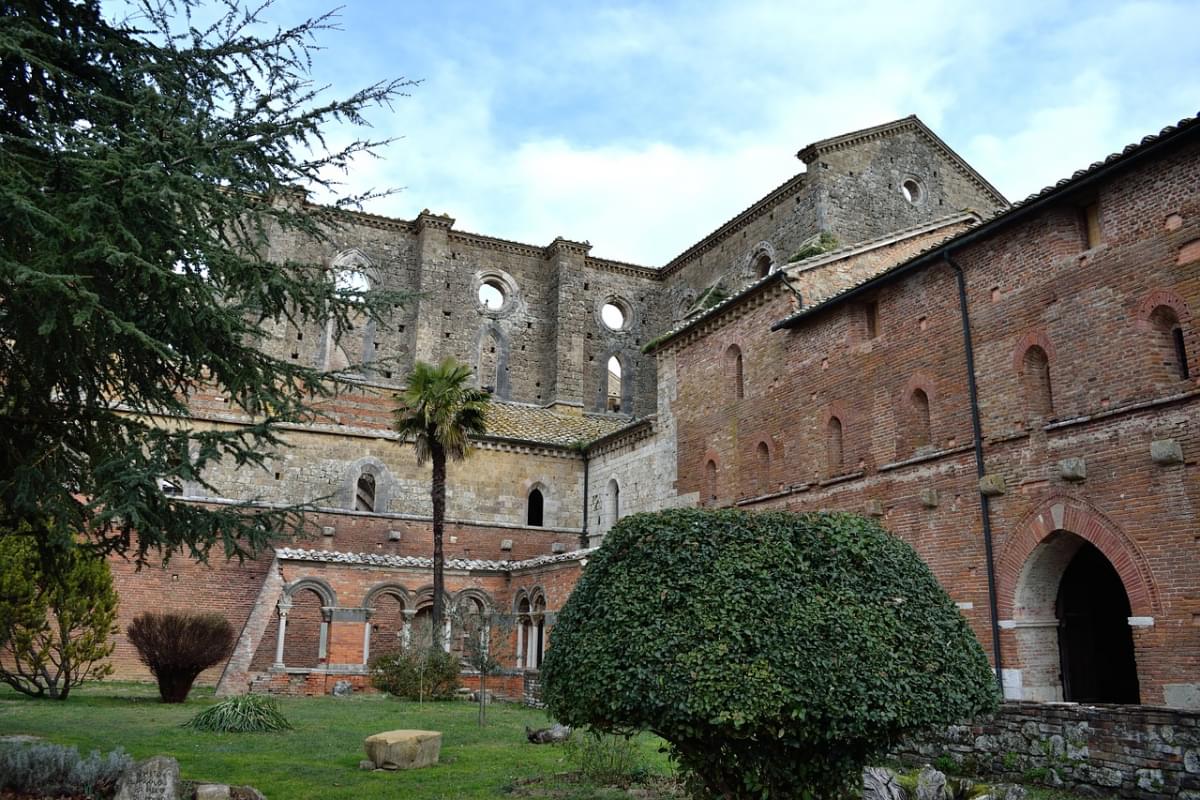 chiusdino siena abbazia san