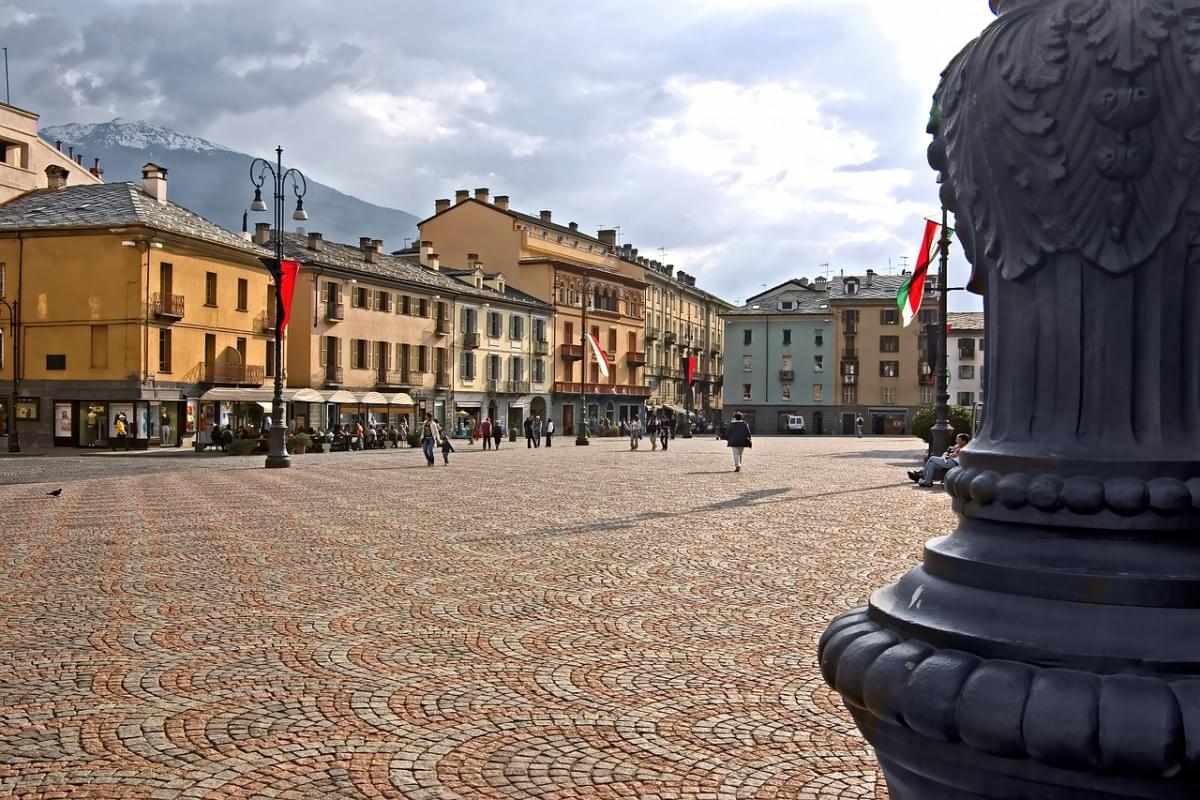 citta piazza di citta aosta italia