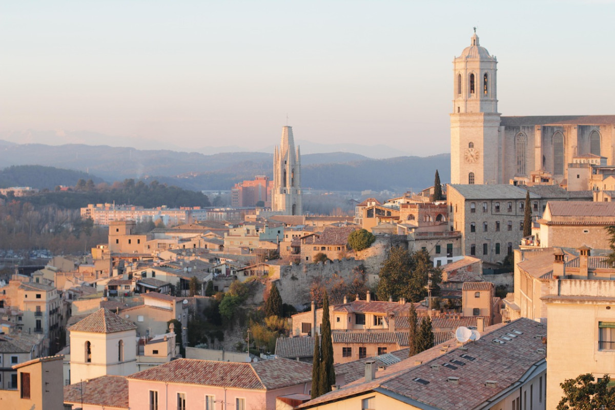 citta tramonto girona case