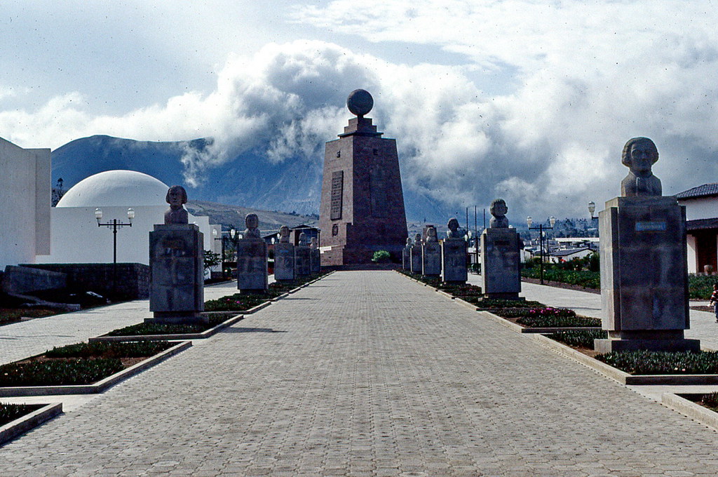 ciudad mitad del mundo