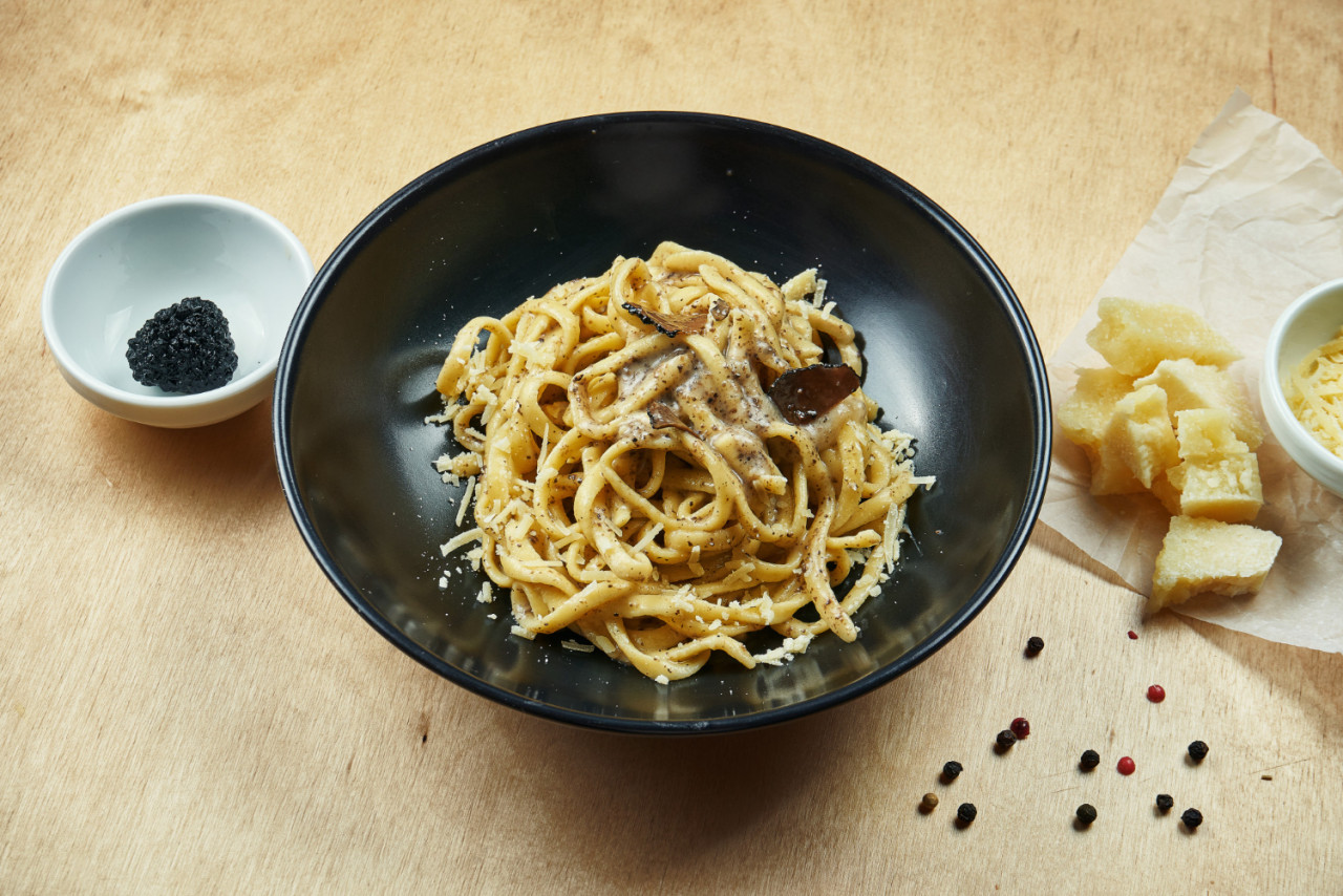 classic homemade pasta with black truffle parmesan mushrooms black bowl traditional italian cuisine