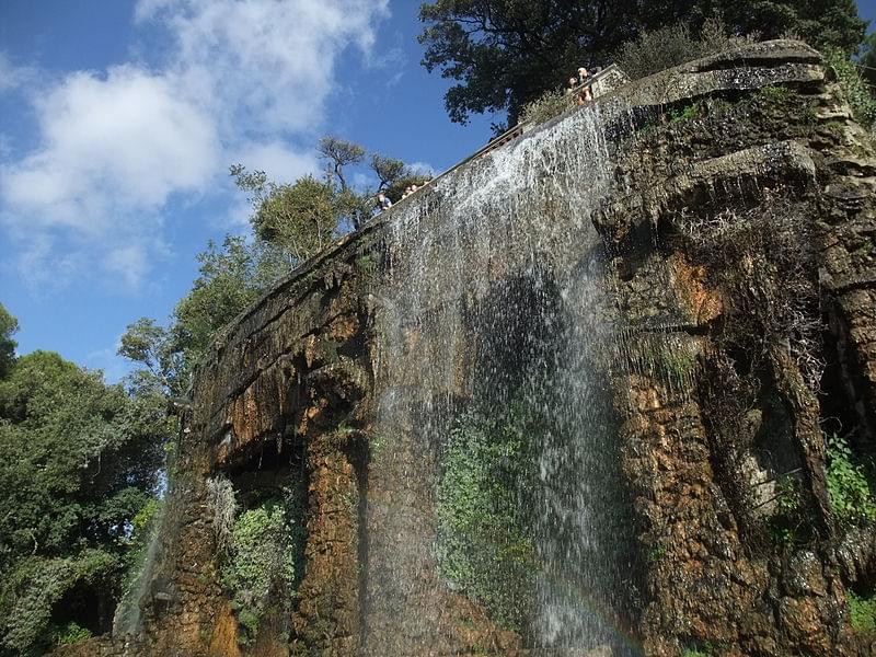 colline du chateau waterfall