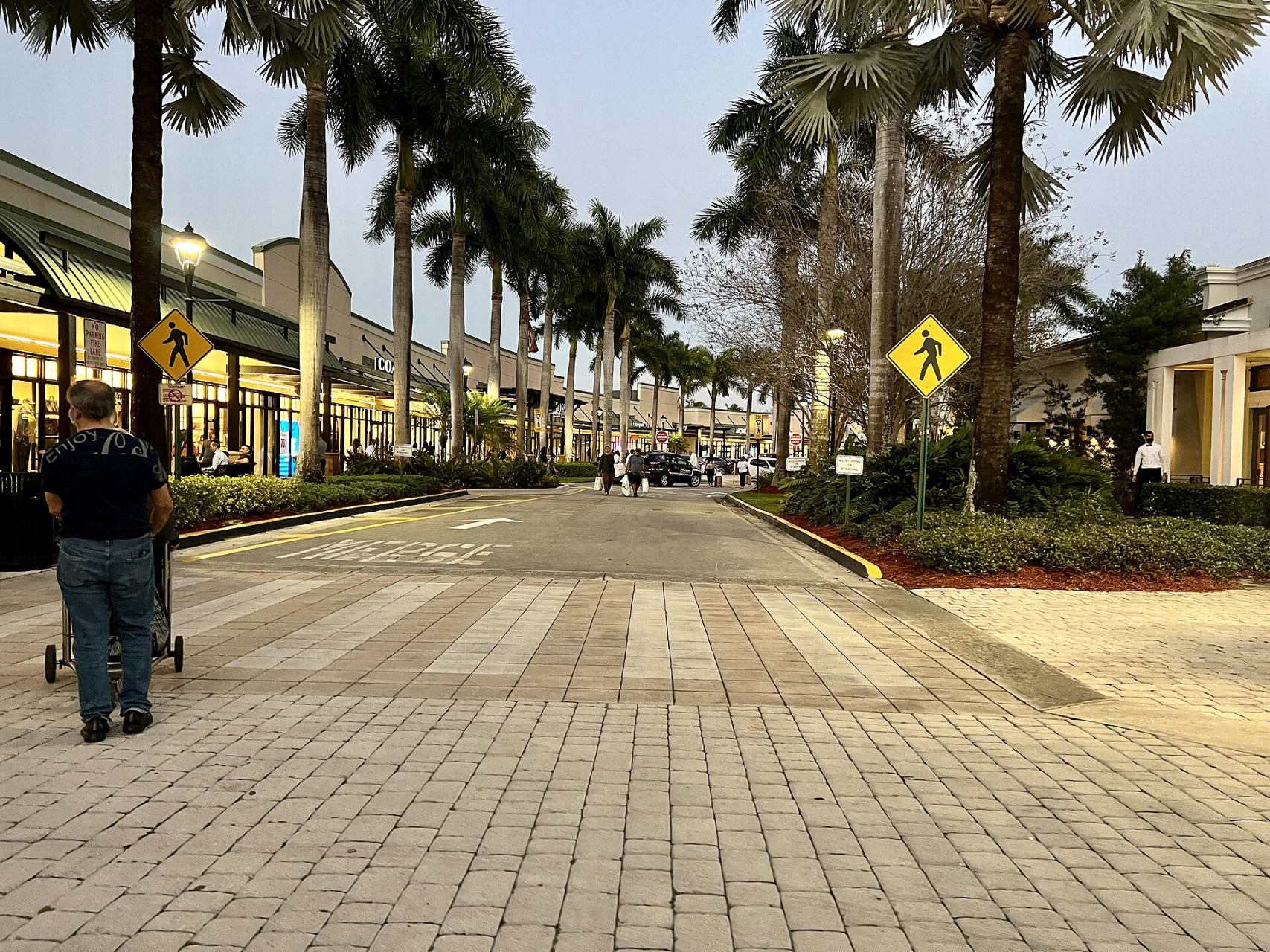 colonnadeoutlets sawgrassmills sunrise floridafebruary20 2022c