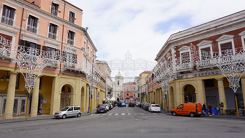 colonnato piazza pitagora crotone