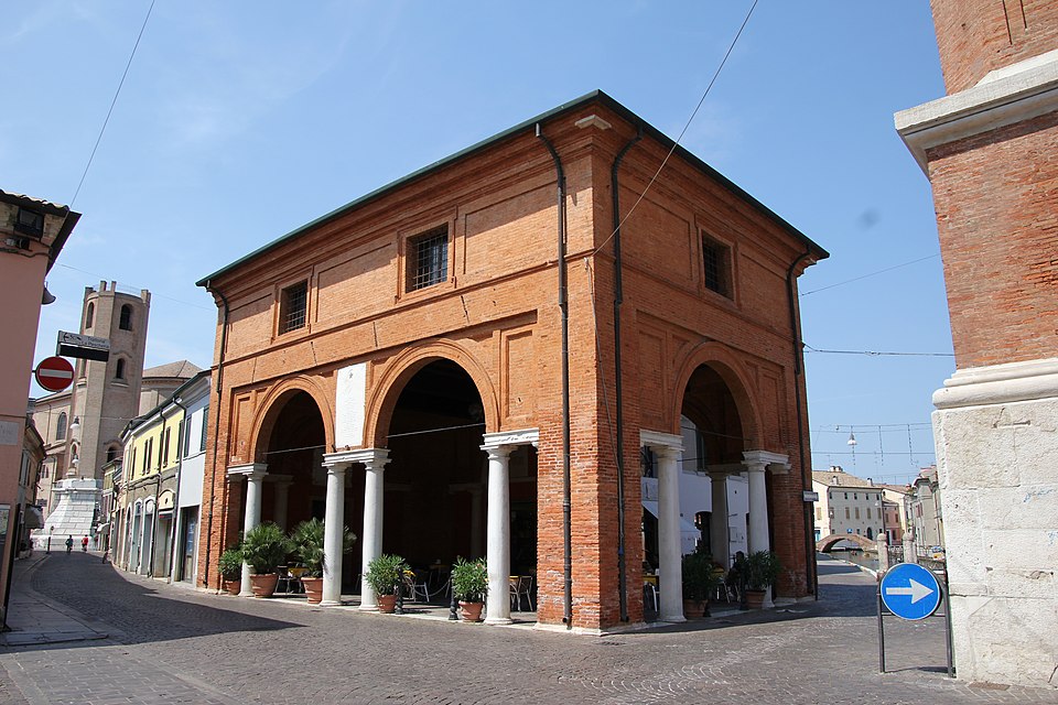 comacchio loggia dei mercanti del grano 01