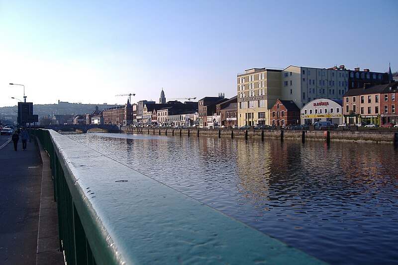 cork lungofiume