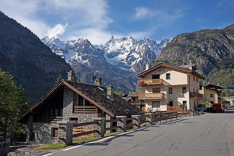 courmayeur strada margherita