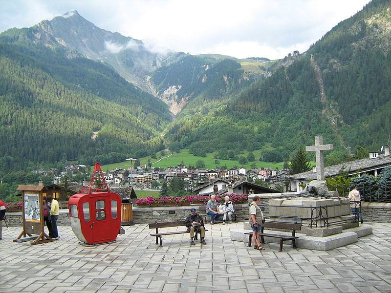 courmayeur via roma