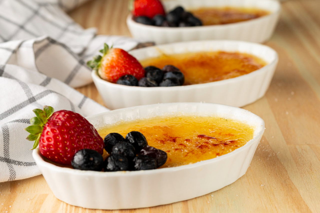 creme brulee traditional french dessert