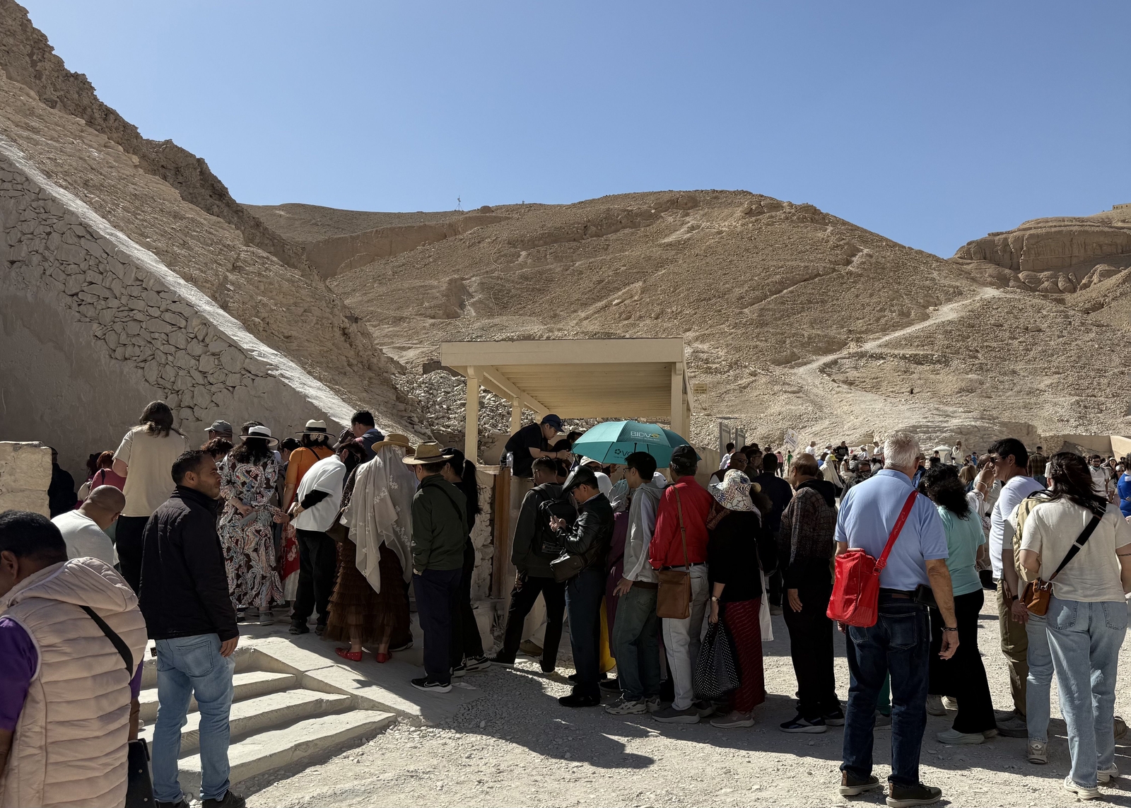 crociera nilo valle dei re code per ingresso tombe