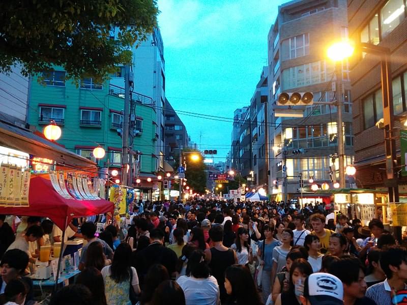 crowd at azabujuban festival 1