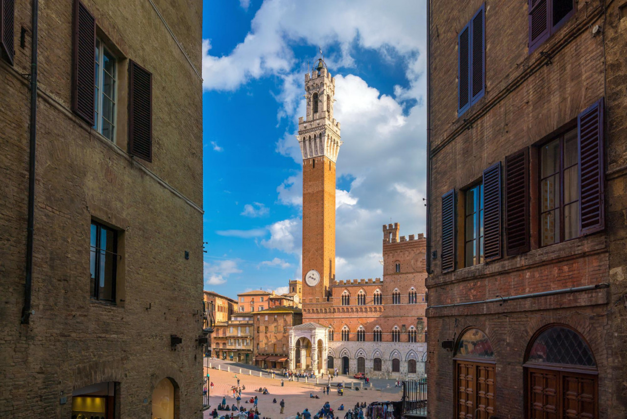 crowd people piazza del campo square siena italy