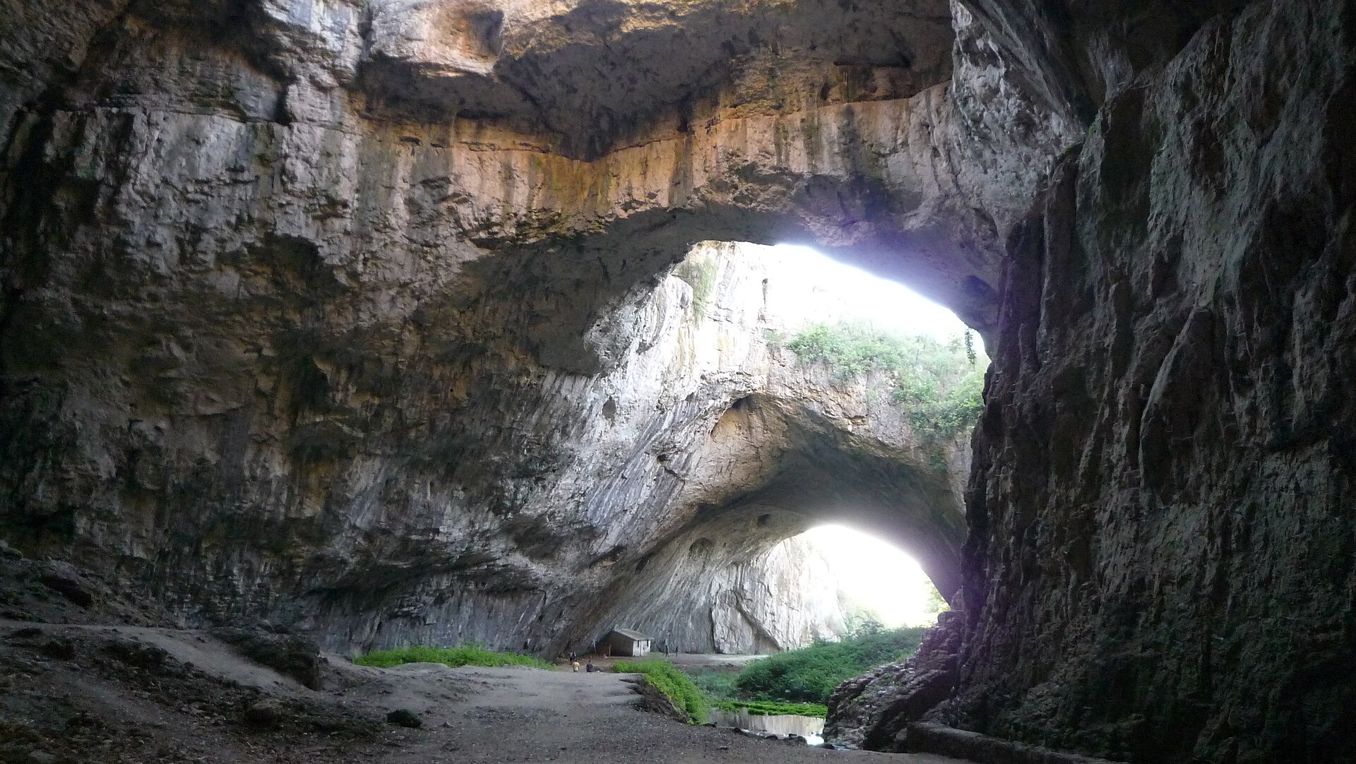 devetaki grotta