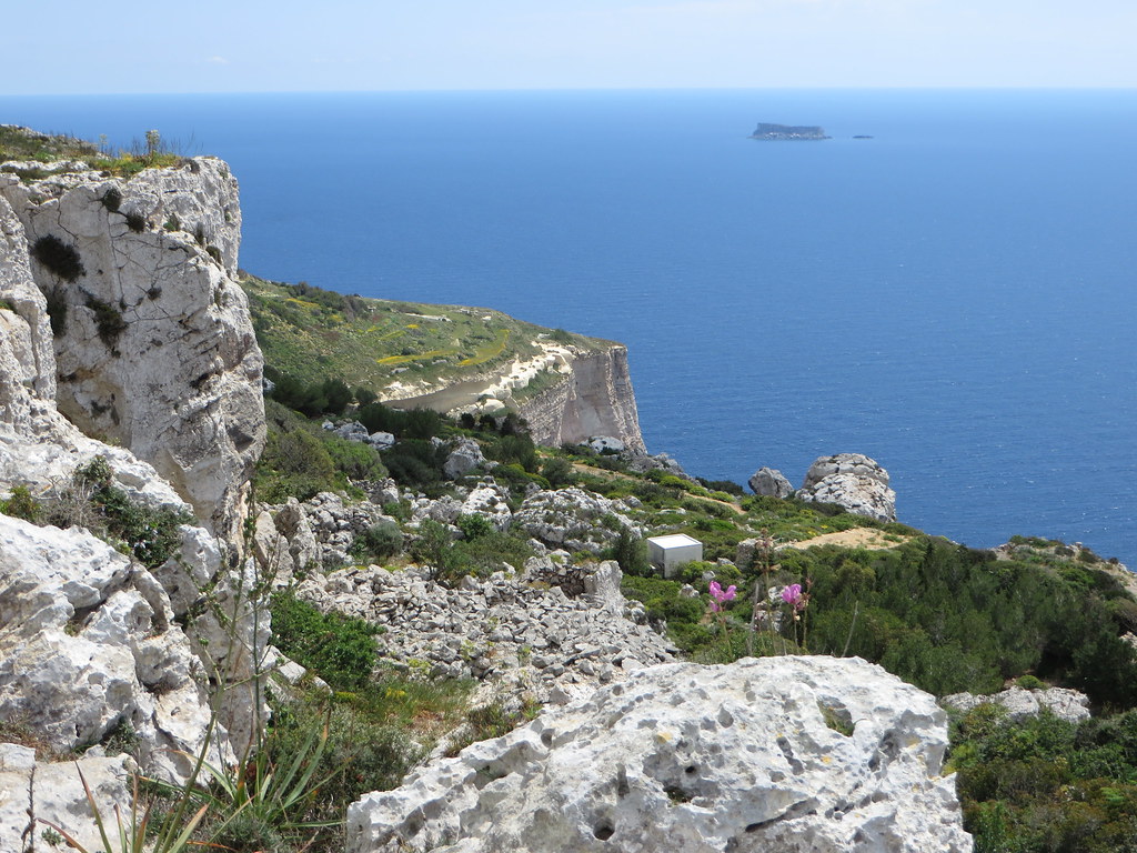 dingli cliffs