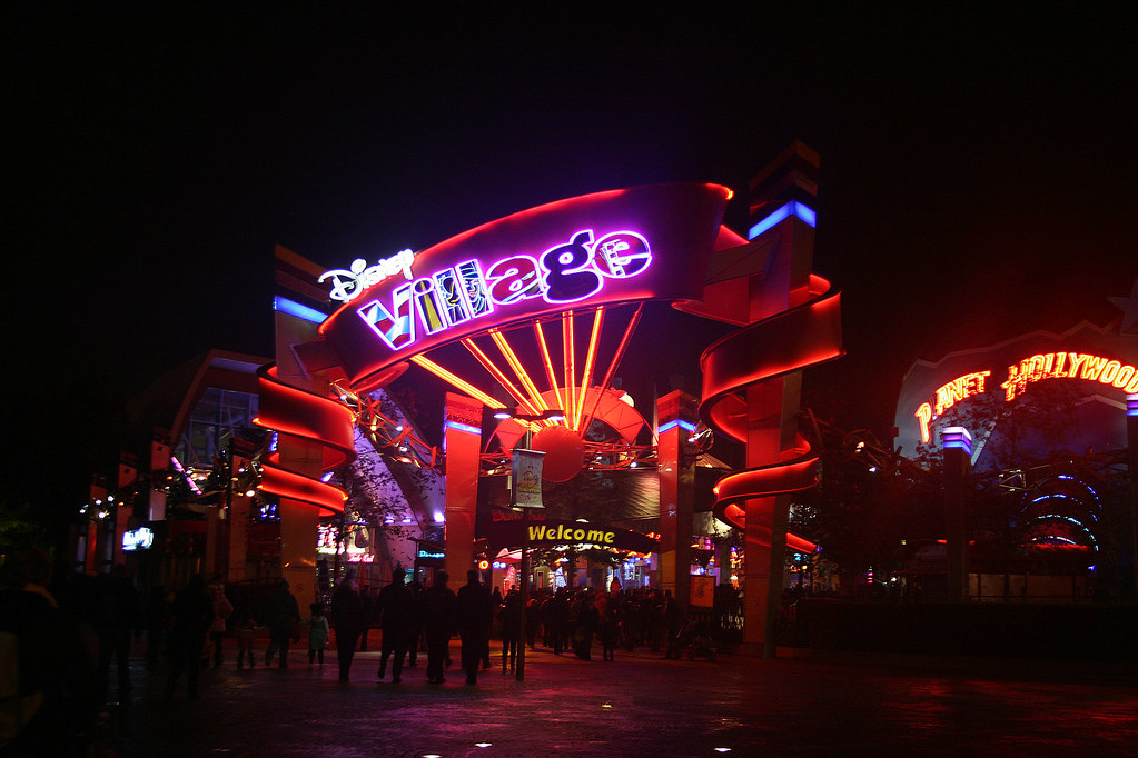 disney village disneyland paris
