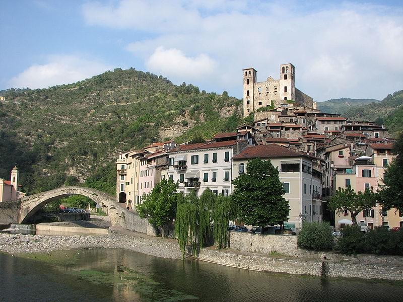 dolceacqua panorama del paese vecchio