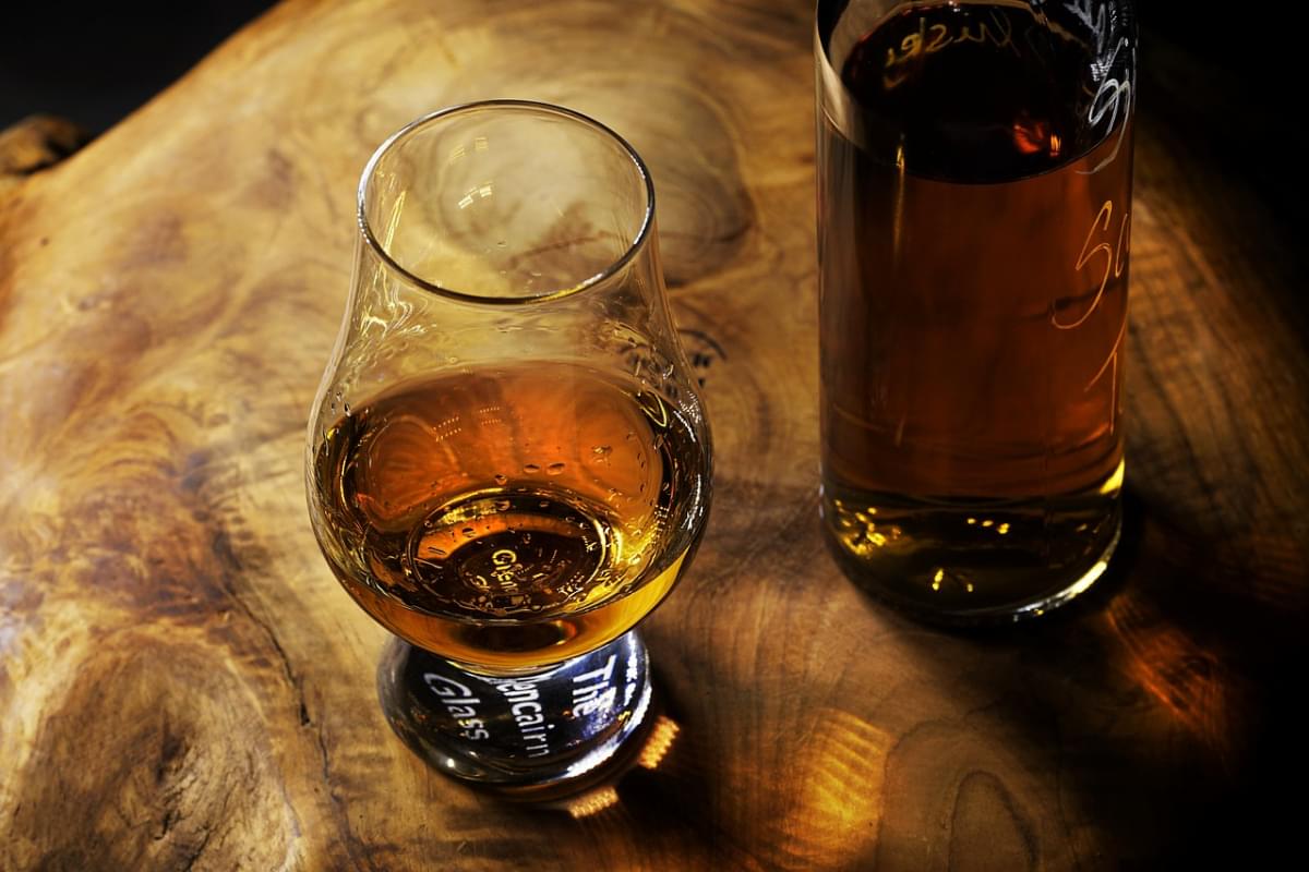 drink vetro alcol bar whisky 1