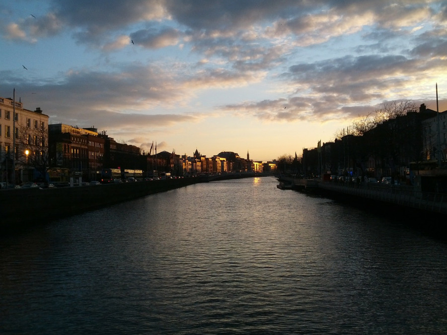 dublino irlanda liffey tramonto
