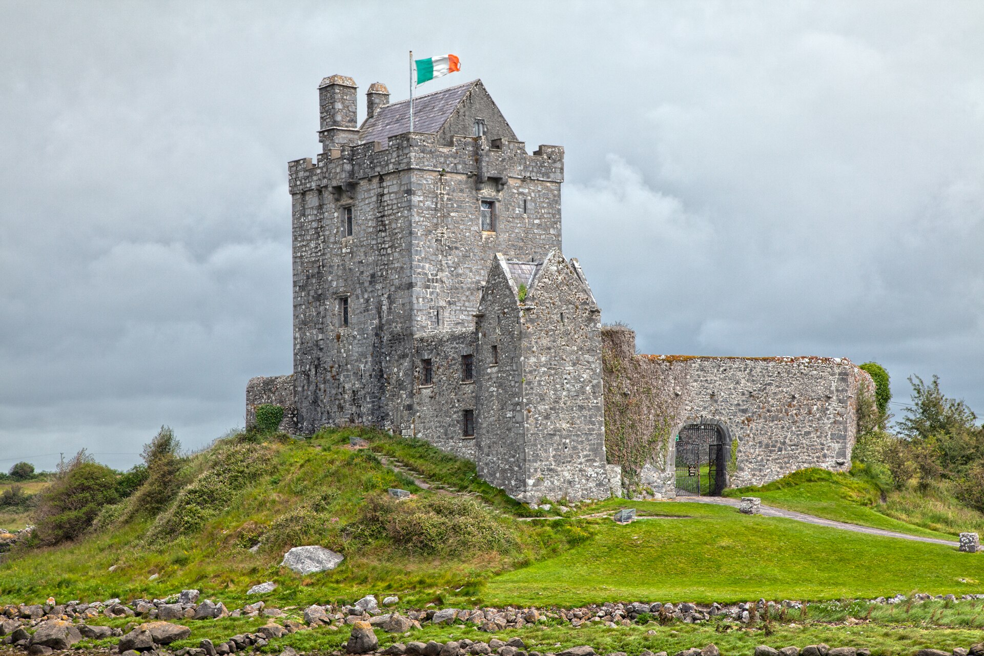dunguaire castle hdr 10166074123