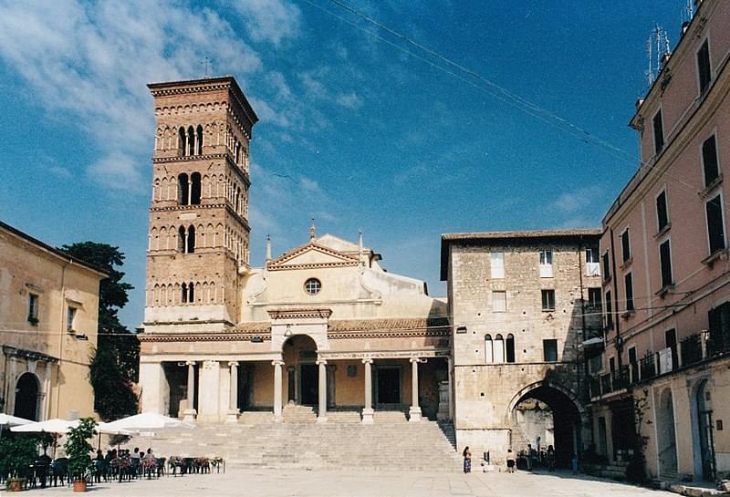 duomo di terracina latina san cesareo