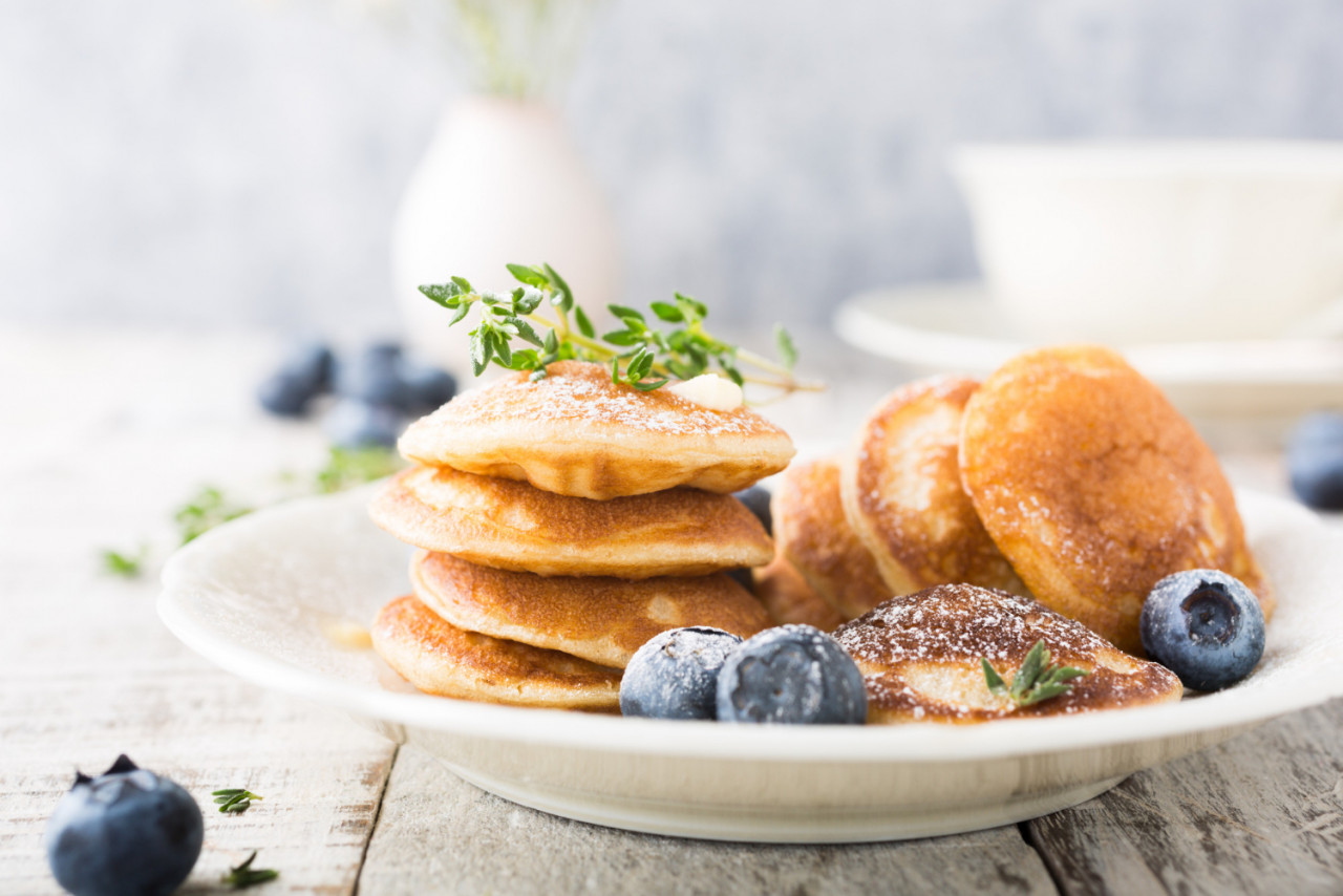 dutch mini pancakes called poffertjes