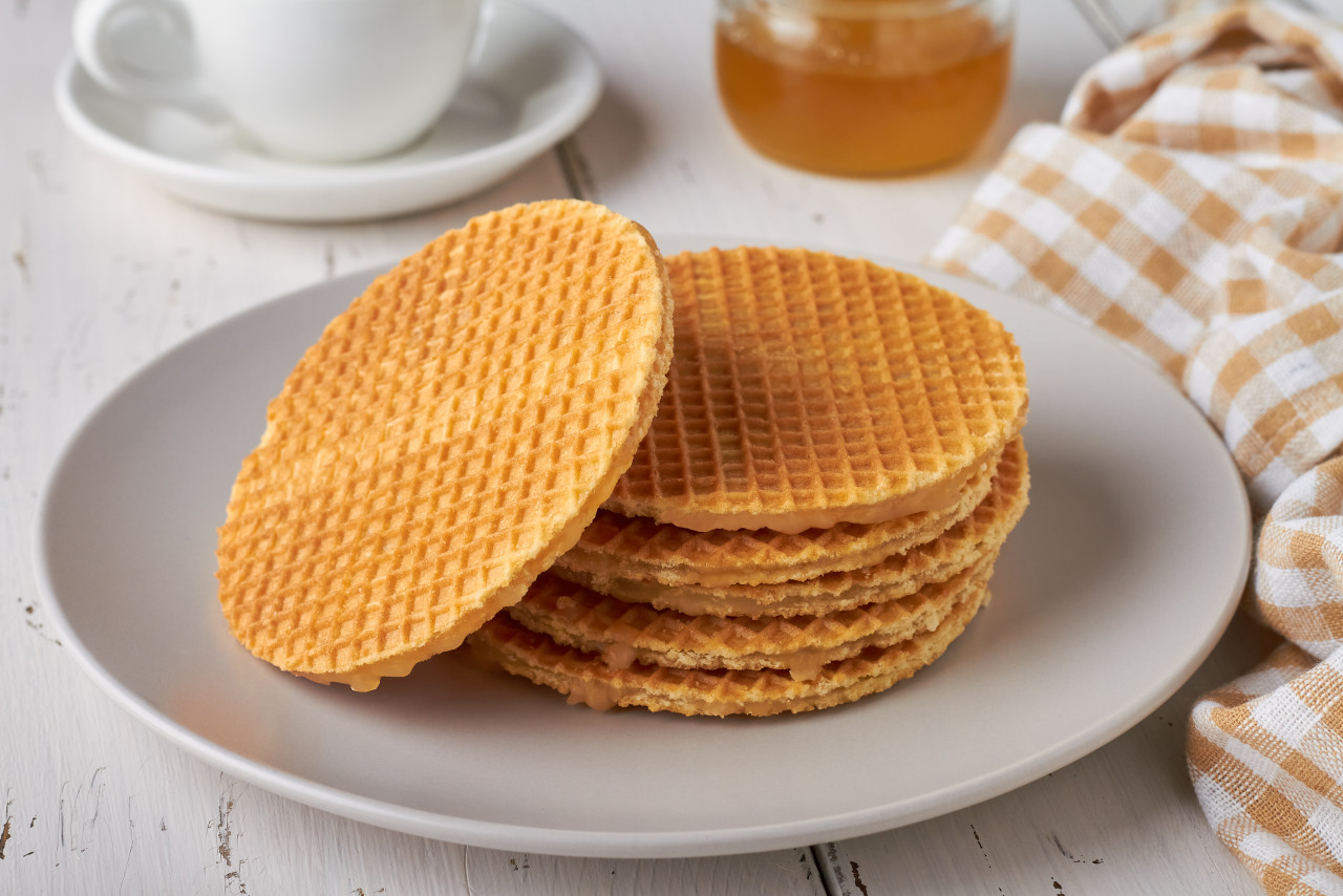 dutch waffles stroopwafel syrup waffle caramel waffle white background