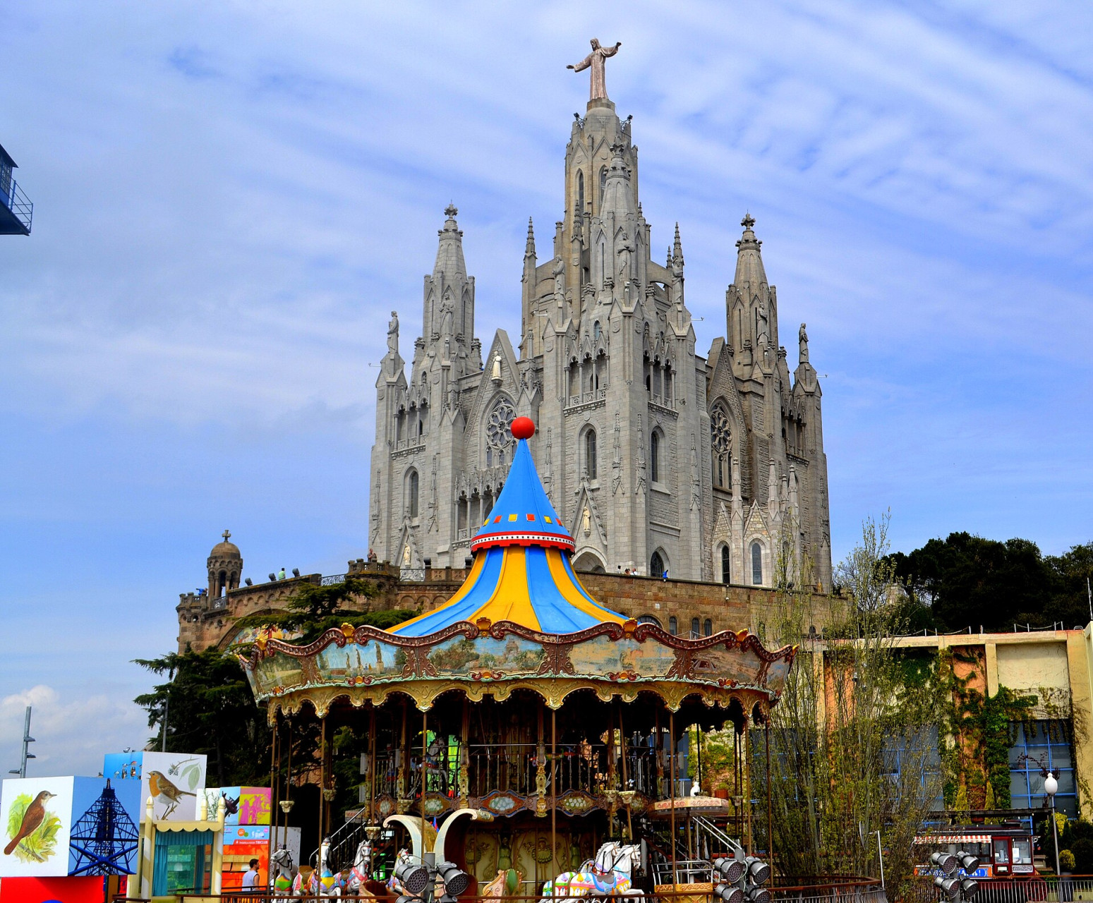 edificisoriginalsdelesatraccionsdeltibidabo barcelona 7