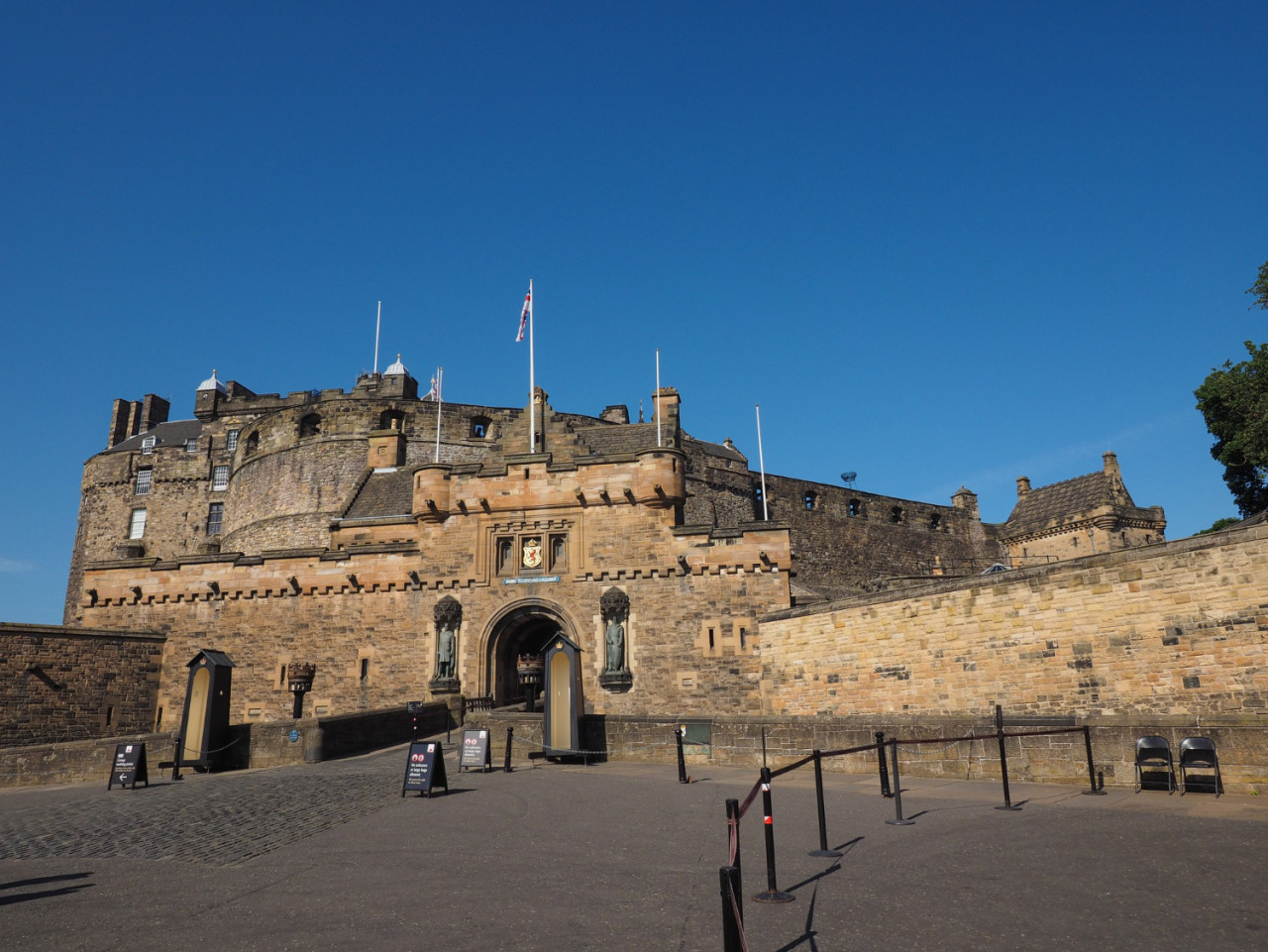 edinburgh castle scotland