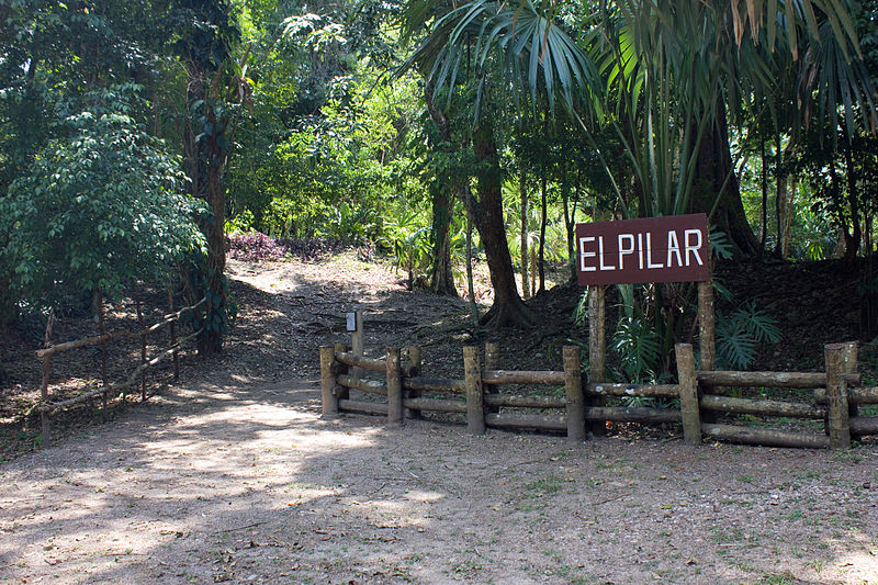 el pilar entrance 1