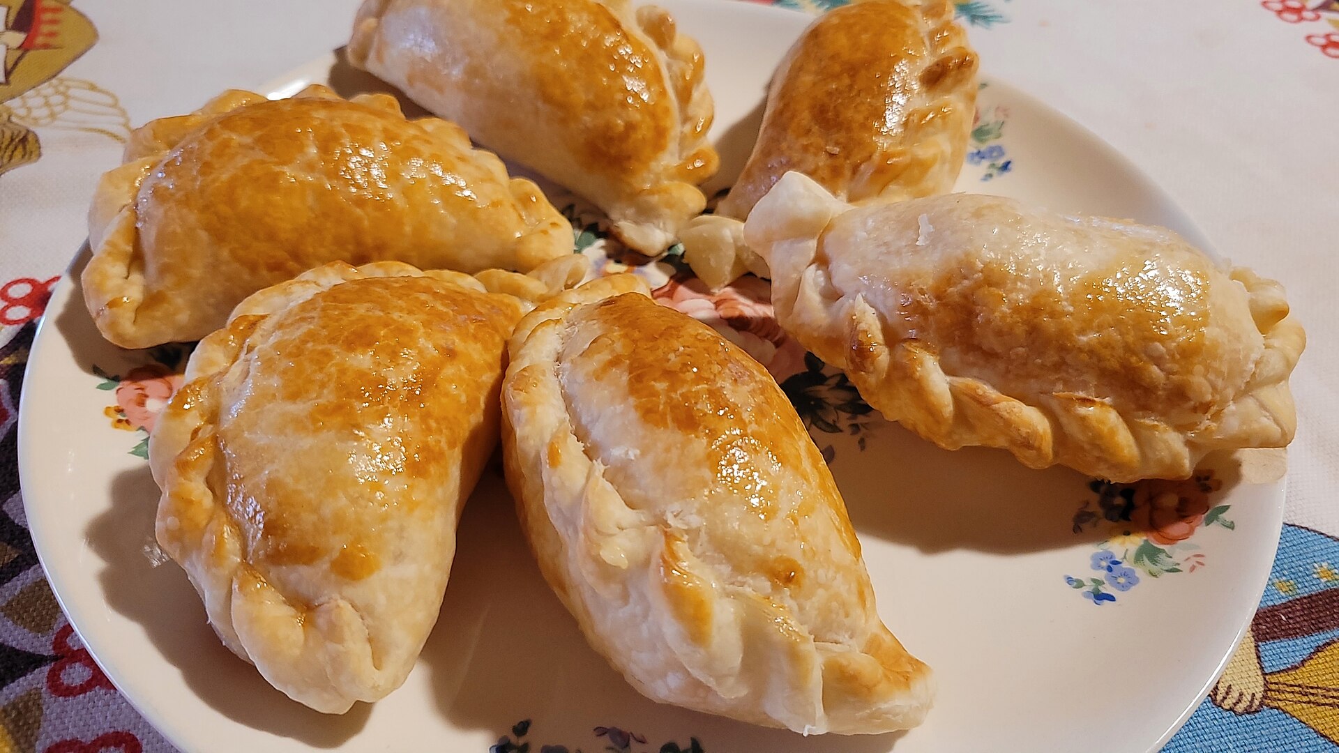 empanadasargentinasdejamonyquesoconoreganoytomate pinceladasconhuevoba