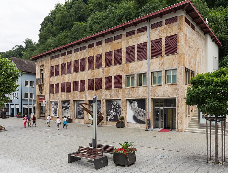 englanderbau kunstraum und postmuseum in vaduz