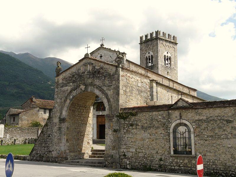 esterno badia san pietro complesso