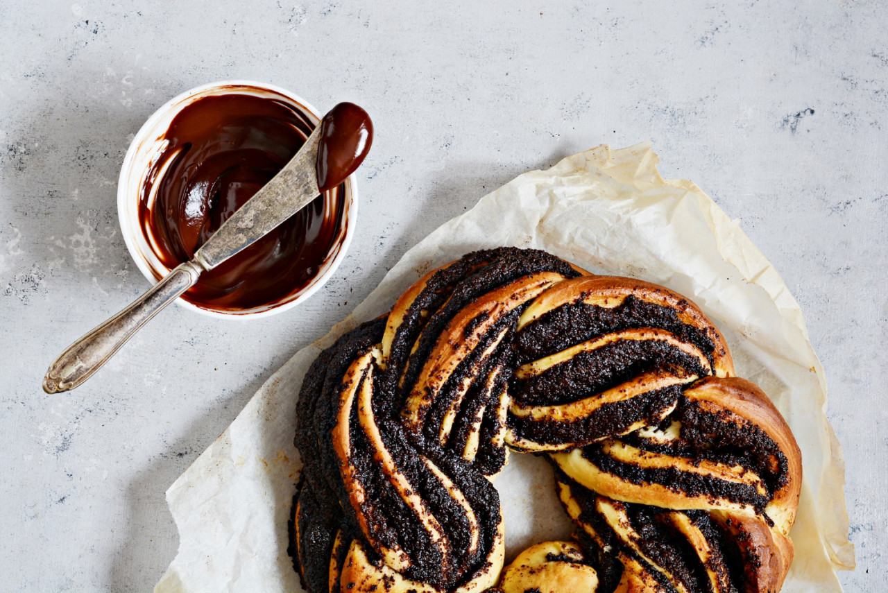 estonian kringle brioche with poppy chocolate wreath