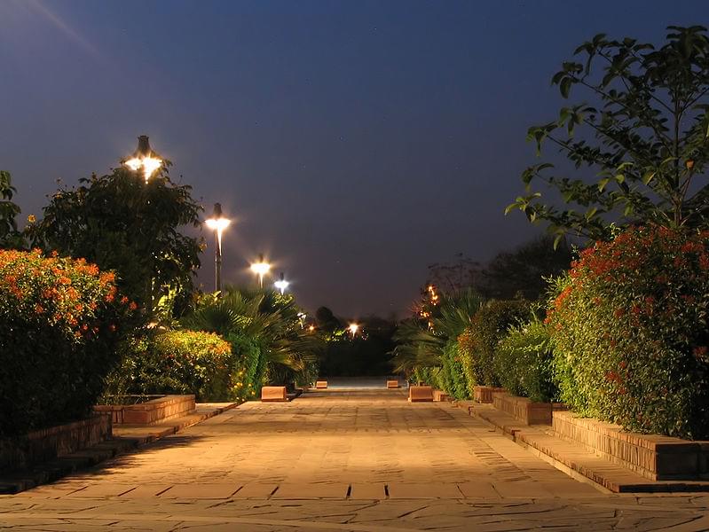 example of night photography at the garden of five senses new delhi