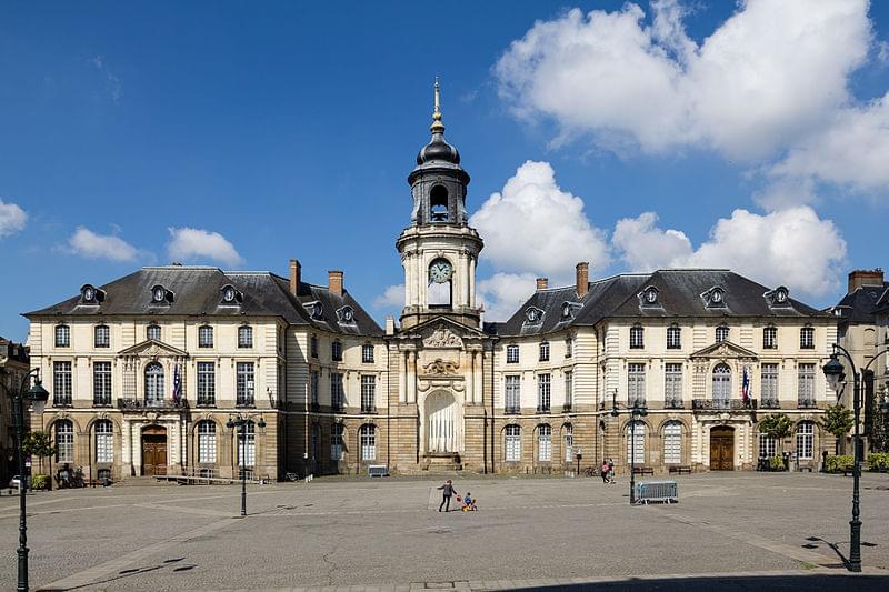 facade de l hotel de ville rennes france