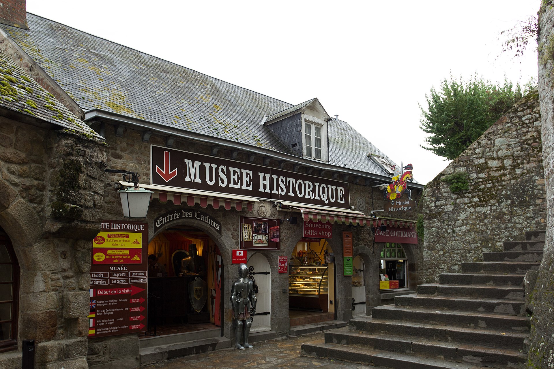 facade ouest de la villa saint michel le mont saint michel manche fran
