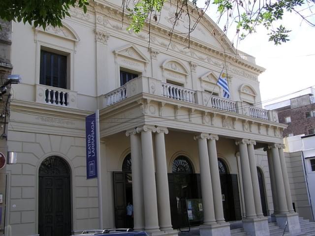 facciata teatro larranaga